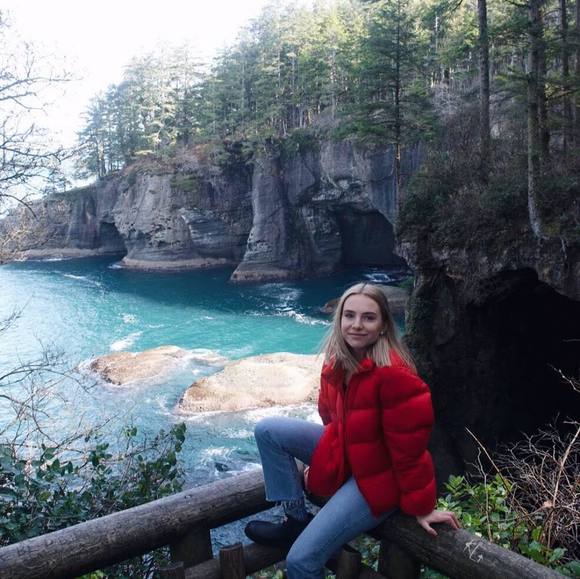 Meet your Posher, Courtney - Picture 1 of 1